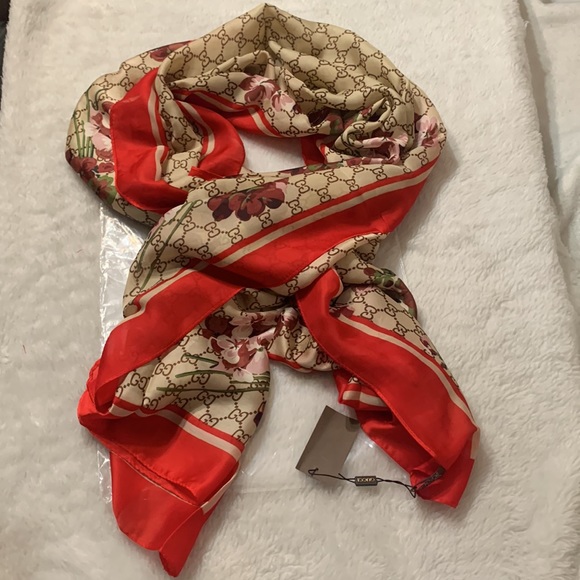 Nwt Gucci PRINT Pashmina 100% SILK - Picture 6 of 7